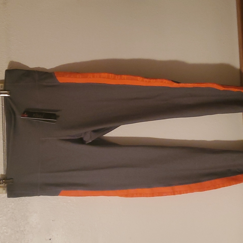NWT Under Armour Capris